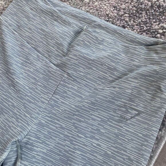 GymShark Women’s Grey Light Stripe Ankle Compression Leggings Sz L - Picture 2 of 7